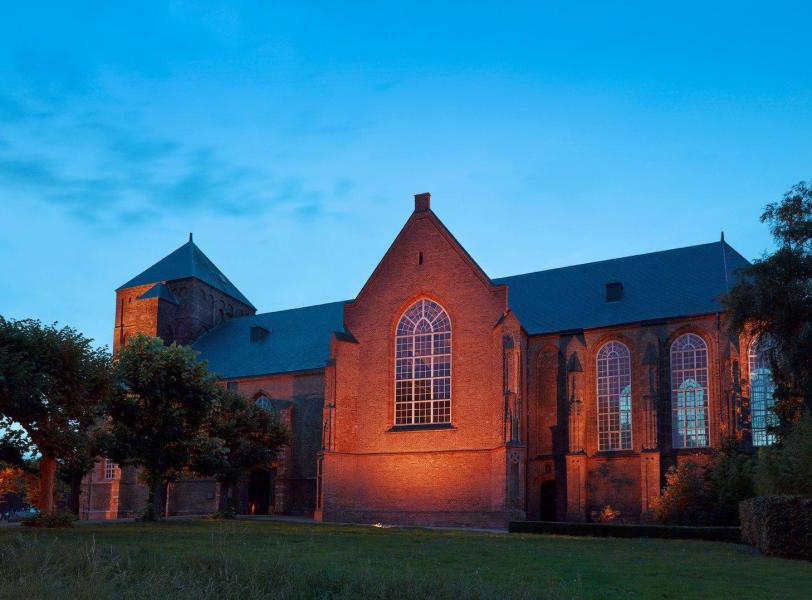 Lambertuskerk in de avond