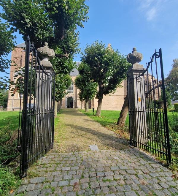 poort lambertuskerk entree